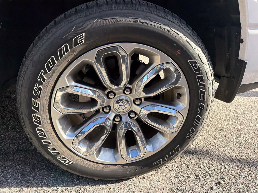 Used 2023 RAM 1500 Laramie AWD/4WD image 5
