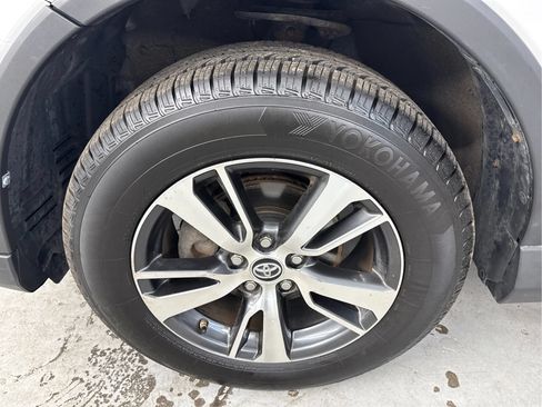 Used 2018 Toyota RAV4 XLE w/ Plus Extra Value Package FWD image 30