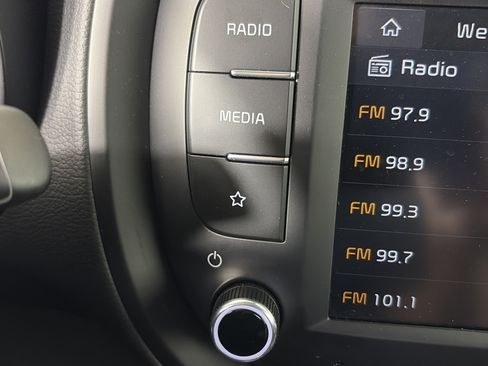 Used 2025 Kia Soul LX w/ LX Technology Package FWD image 20