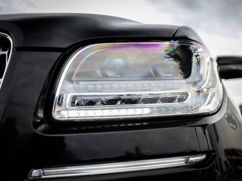 Used 2018 Lincoln Navigator L Reserve w/ Technology Package AWD/4WD image 9