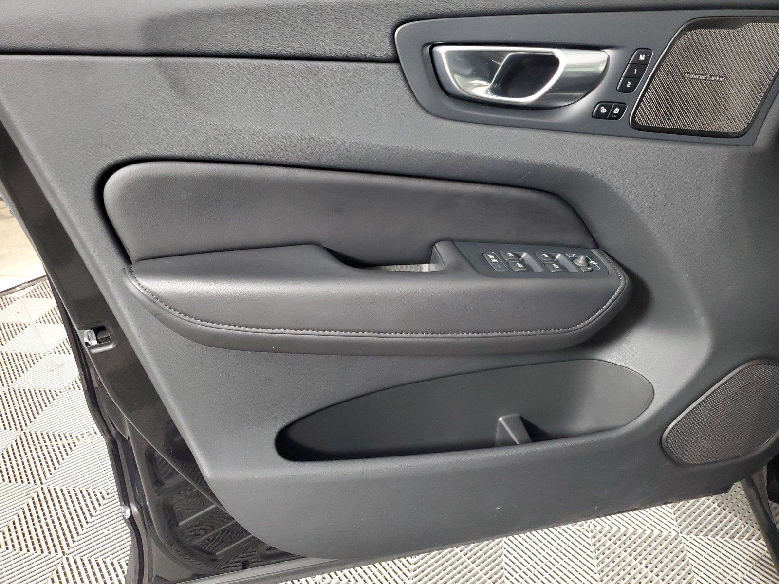 Used 2024 Volvo XC60 T8 Plus w/ Protection Package Premier AWD/4WD image 19