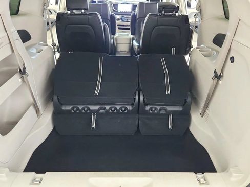 Used 2024 Chrysler Pacifica Touring-L FWD image 28
