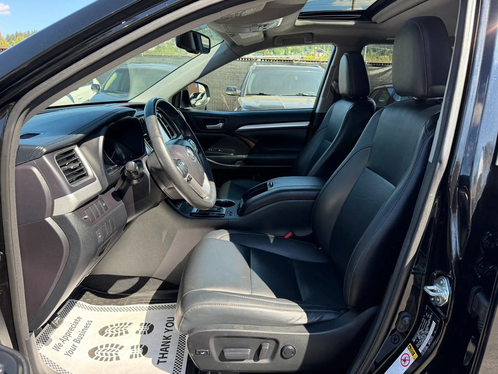 Used 2015 Toyota Highlander XLE AWD/4WD image 8