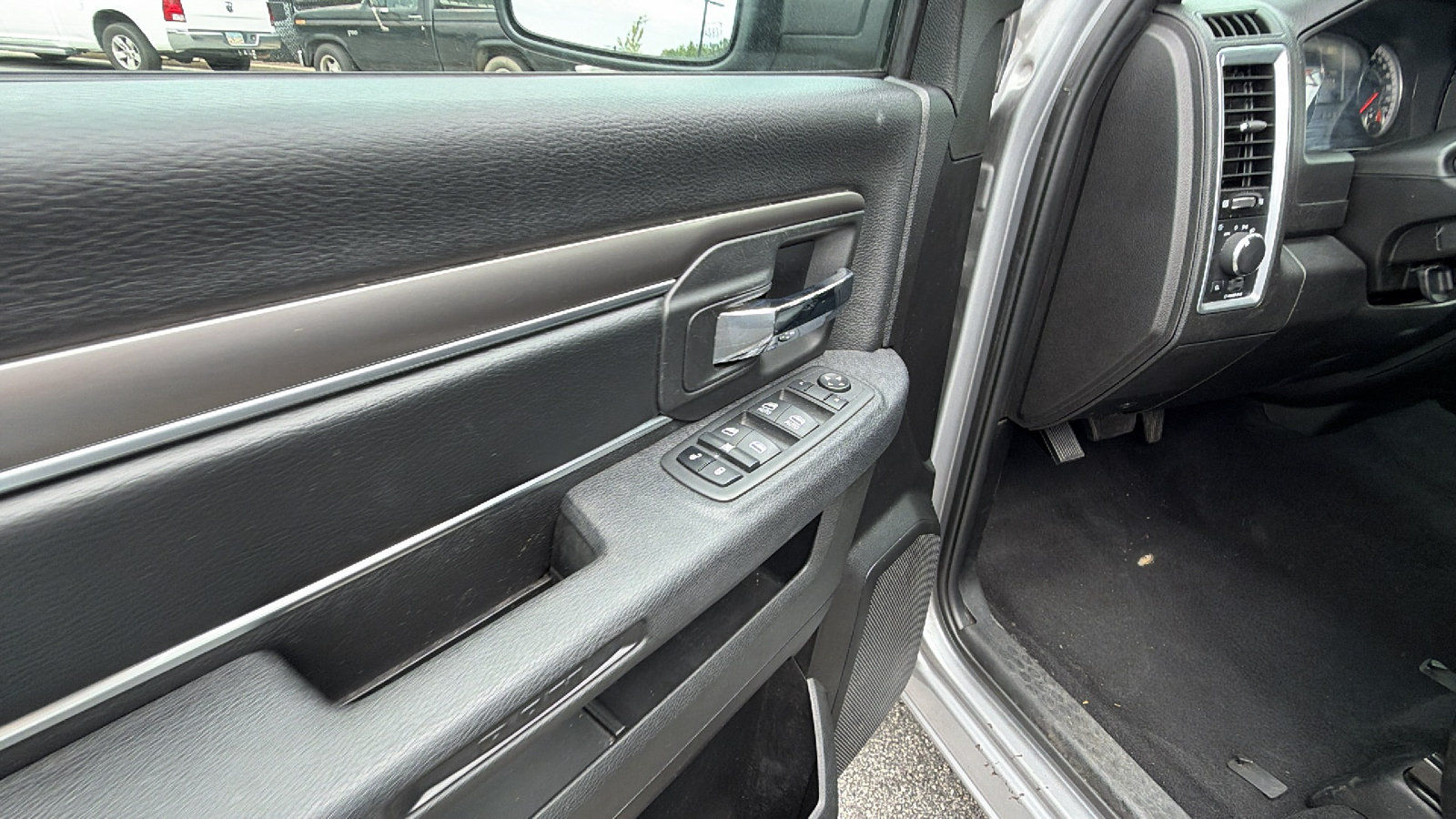 Used 2024 RAM 1500 Warlock RWD image 15