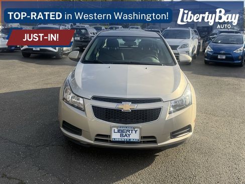 Used 2014 Chevrolet Cruze LT image 2