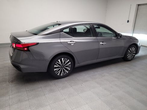 Used 2024 Nissan Altima 2.5 SV FWD image 10