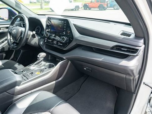 Used 2021 Toyota Highlander XSE FWD image 40