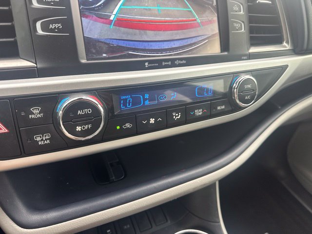 Used 2019 Toyota Highlander Plus FWD image 13
