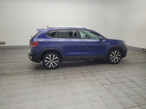 Used 2022 Volkswagen Taos SE w/ Panoramic Sunroof Package AWD/4WD image 10