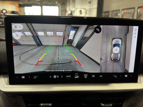 Used 2025 Ford Explorer Platinum w/ Ultimate Package image 33