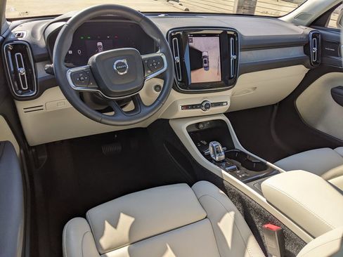 Certified 2024 Volvo XC40 B5 Ultimate w/ Climate Package AWD/4WD image 12