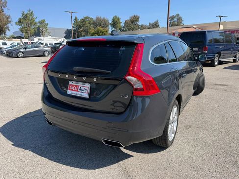 Used 2016 Volvo V60 T5 Premier w/ Convenience Package FWD image 3