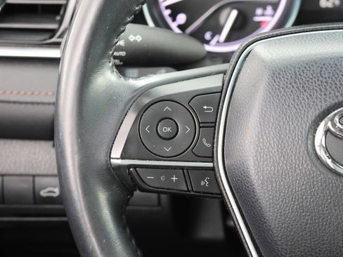 Used 2018 Toyota Camry XLE image 17