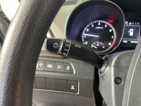 Used 2017 Hyundai Santa Fe SE AWD/4WD image 13