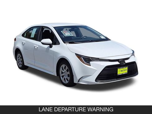 Used 2023 Toyota Corolla LE FWD image 2