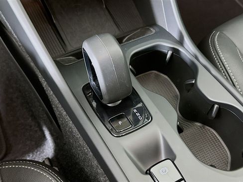 Used 2025 Volvo XC40 B5 Core image 24