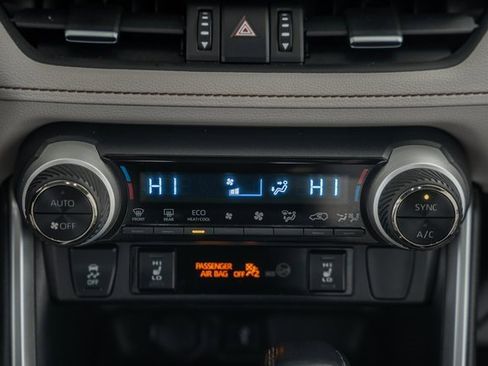 Used 2022 Toyota RAV4 XLE Premium image 25