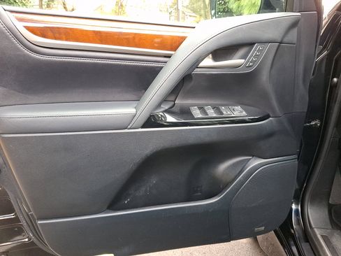 Certified 2020 Lexus LX 570 4WD w/ 3rd Row & Luxury Pkg image 12