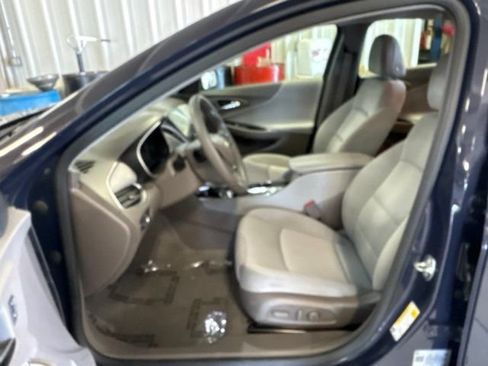 Used 2025 Chevrolet Malibu LT FWD image 14