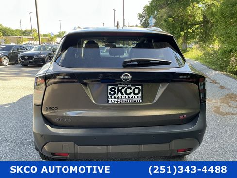 Used 2025 Nissan Kicks SR image 4