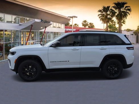 New 2026 Jeep Grand Cherokee Altitude image 6