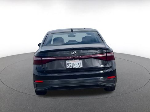 Used 2025 Volkswagen Jetta SE image 16