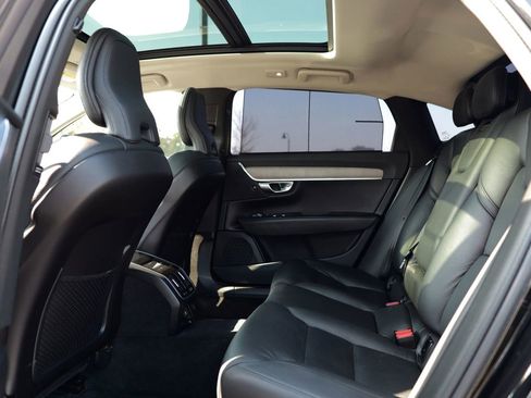 Used 2023 Volvo S90 B6 Plus image 27