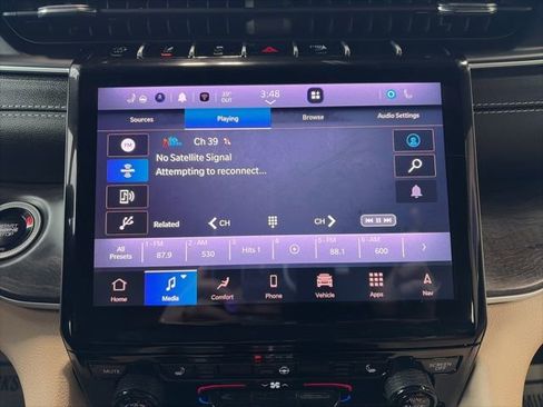 Used 2025 Jeep Grand Cherokee Limited image 21