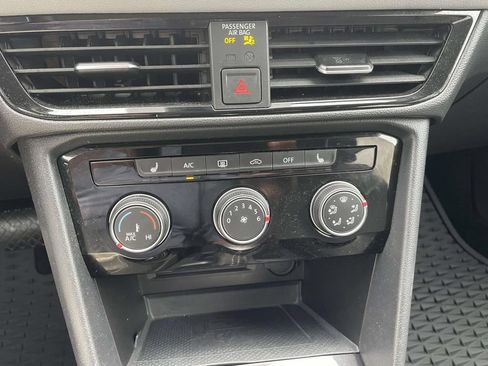 Certified 2023 Volkswagen Taos SE w/ Black Wheel Package FWD image 26
