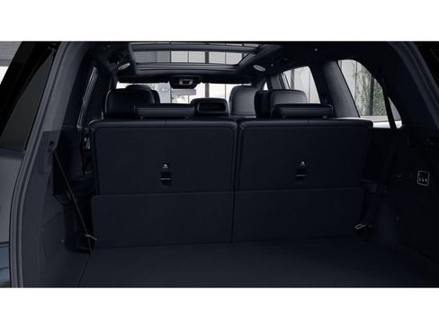 Used 2023 Mercedes-Benz GLS 580 4MATIC image 7