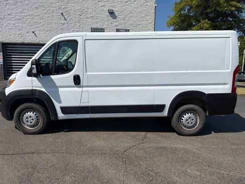 Used 2025 RAM ProMaster 2500 w/ Convenience Group FWD image 4