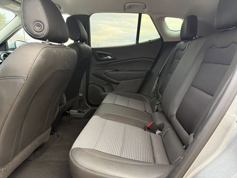 Used 2025 Chevrolet Trax LT image 25