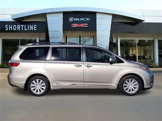 Used 2017 Toyota Sienna Limited Premium w/ Outdoor Package video 2