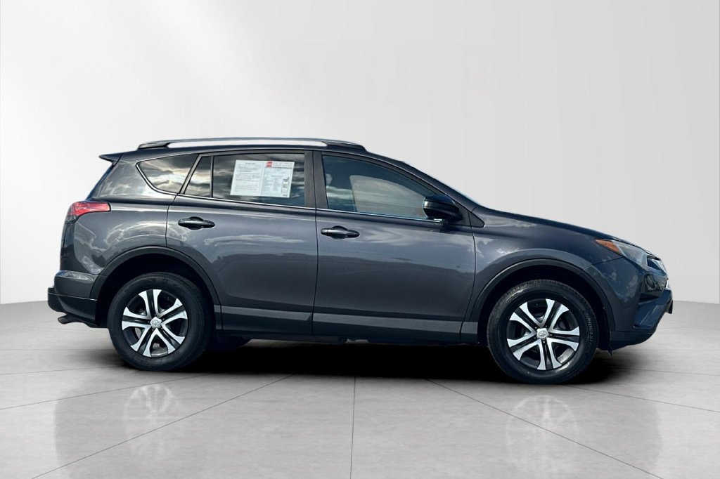 Used 2017 Toyota RAV4 LE FWD image 7