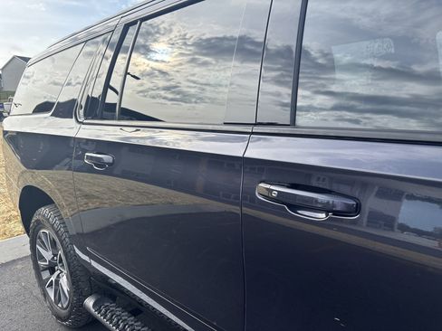 Used 2022 Chevrolet Suburban Z71 AWD/4WD image 5