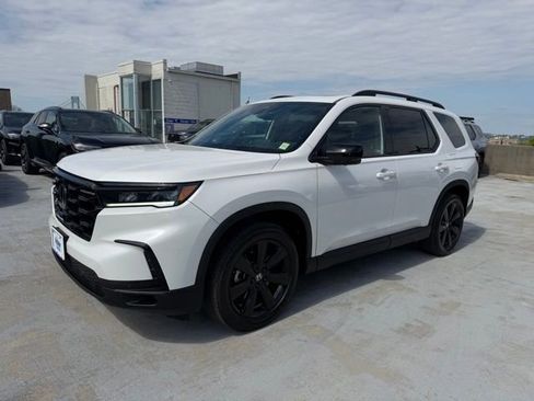 Certified 2025 Honda Pilot Black Edition image 1
