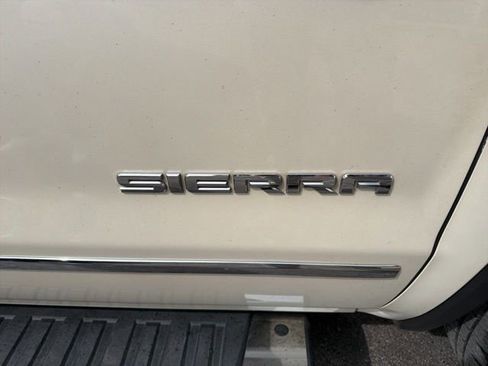 Used 2014 GMC Sierra 1500 SLT w/ Suspension Package, Off-Road image 3