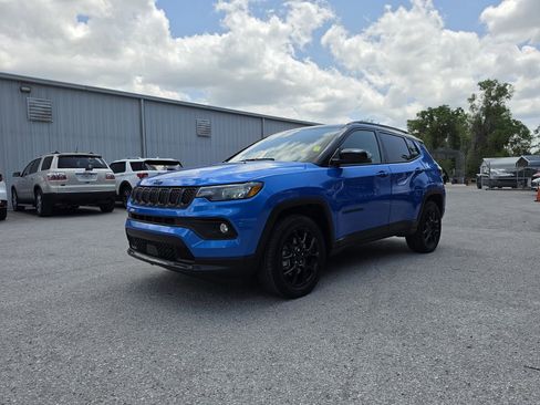 Certified 2023 Jeep Compass Latitude AWD/4WD image 2