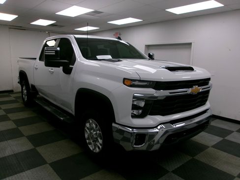 Used 2025 Chevrolet Silverado 2500 LT AWD/4WD image 7