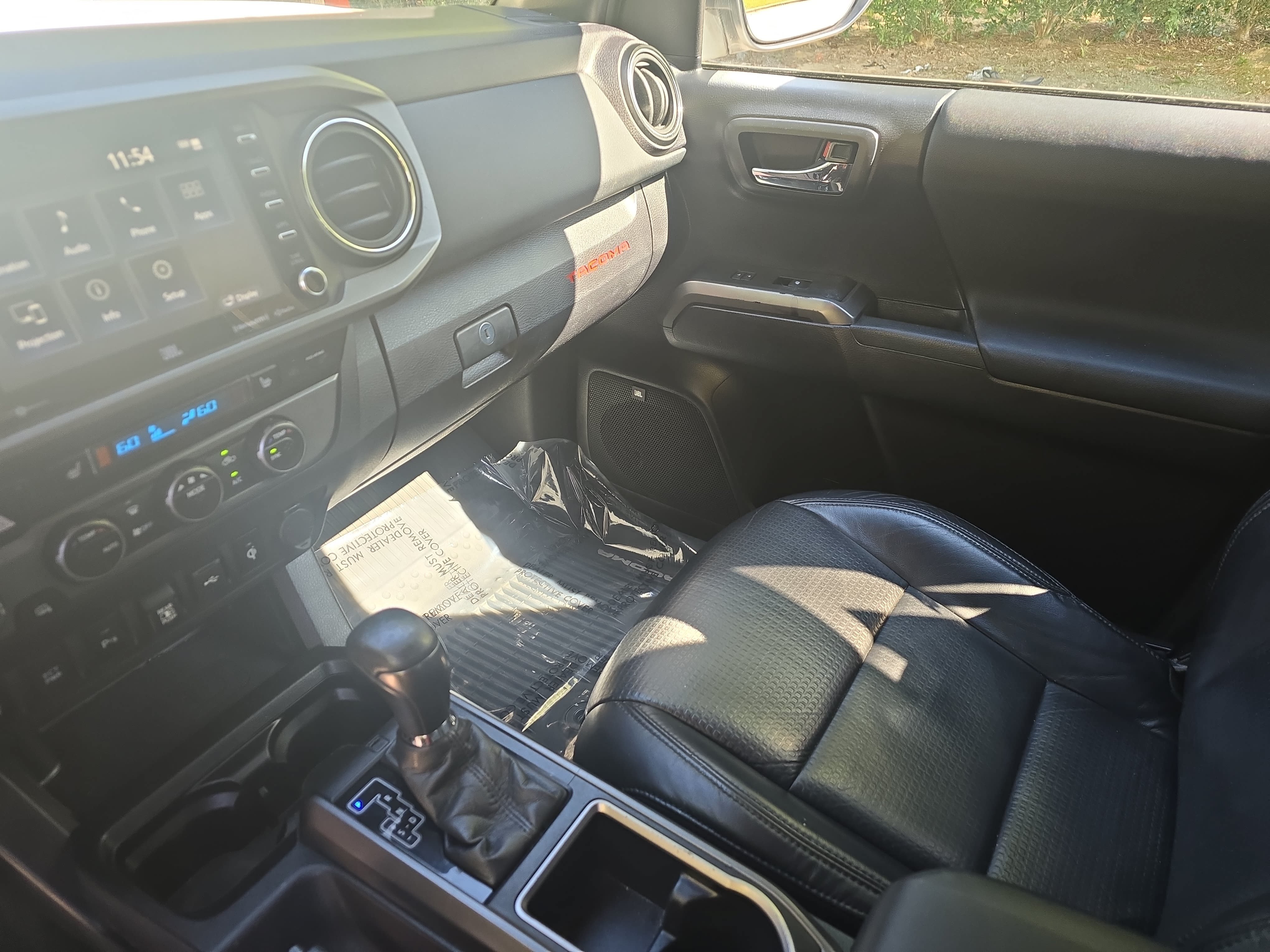Used 2020 Toyota Tacoma TRD Sport w/ TRD Premium Sport Package AWD/4WD image 23