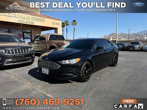 Used 2017 Ford Fusion SE w/ Fusion SE Technology Package FWD image 2