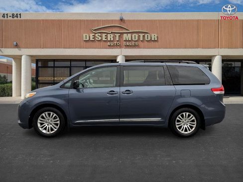Used 2013 Toyota Sienna XLE image 4