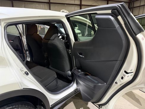 Used 2019 Toyota C-HR XLE FWD image 21