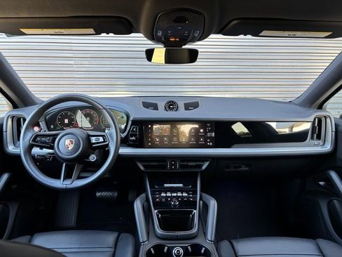 Certified 2025 Porsche Cayenne Coupe image 13
