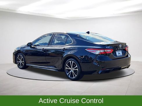 Used 2019 Toyota Camry SE image 5