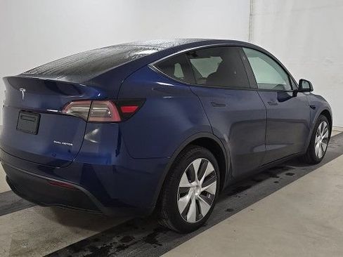 Used 2023 Tesla Model Y Long Range AWD/4WD image 2