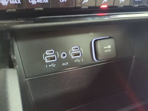 Used 2025 Jeep Grand Cherokee Limited AWD/4WD image 28