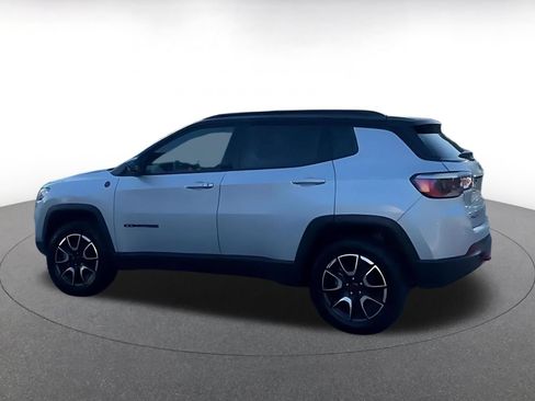 Used 2025 Jeep Compass Trailhawk AWD/4WD image 10