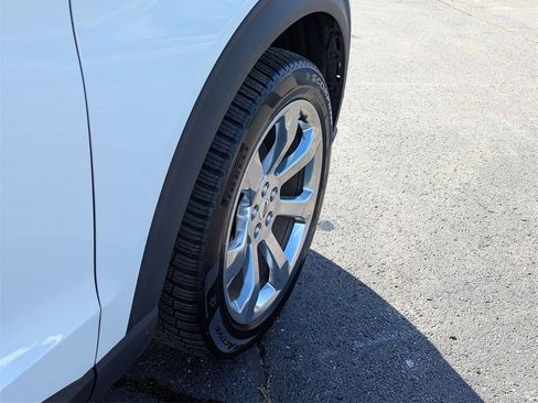 Used 2020 Ford Explorer Platinum w/ Premium Technology Package image 33