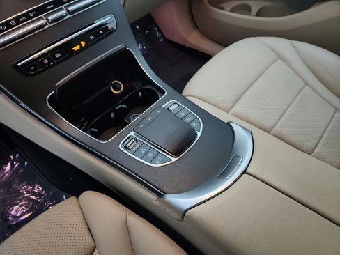 Used 2020 Mercedes-Benz GLC 300 image 21